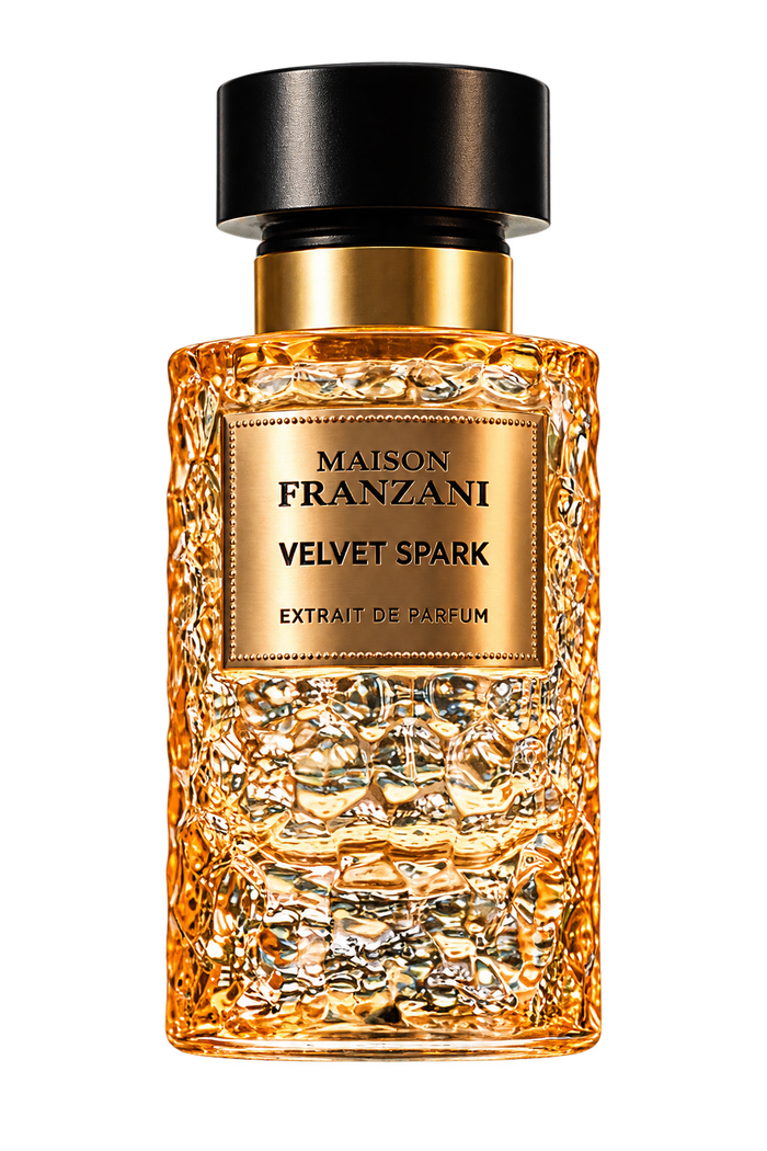 MAISON FRANZANI AIR Velvet Spark Extrait de Parfum – freigestellter Flakon