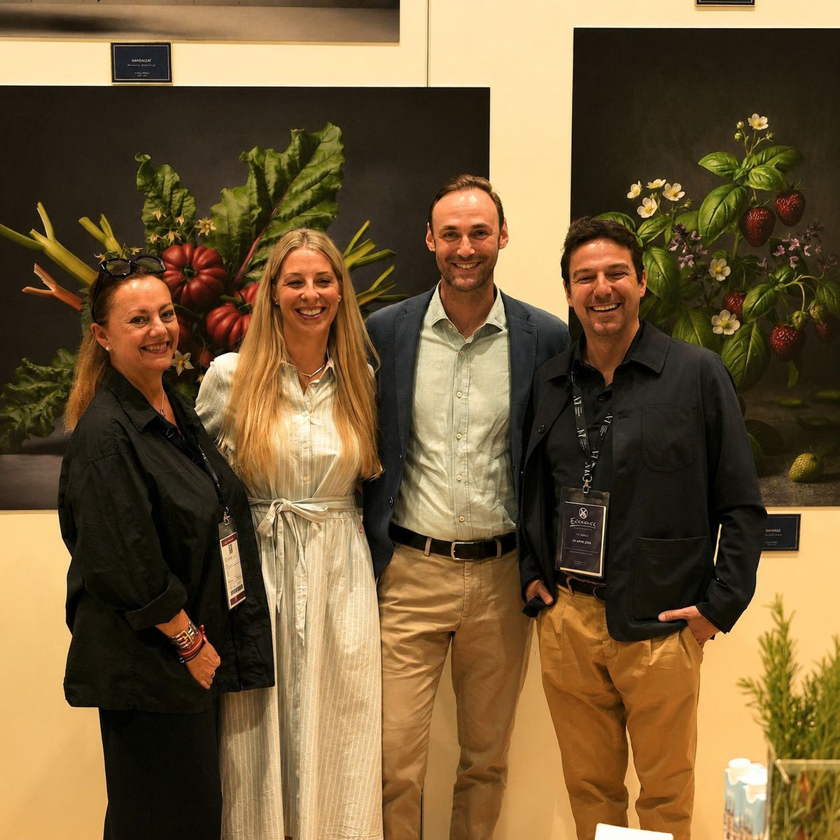 MAISON FRANZANI Gründer mit Partnern vor botanischen Kunstwerken